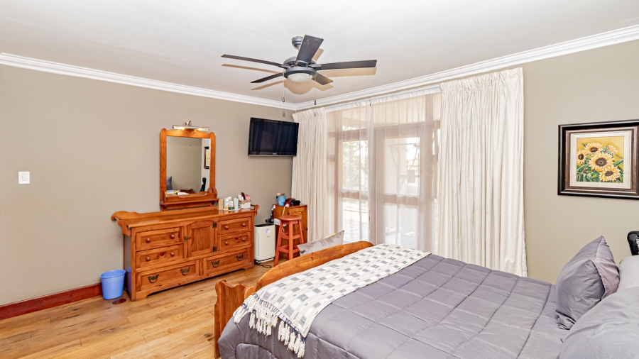 5 Bedroom Property for Sale in Garsfontein Gauteng