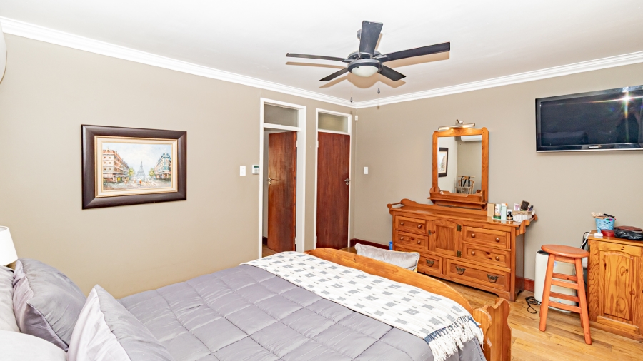 5 Bedroom Property for Sale in Garsfontein Gauteng