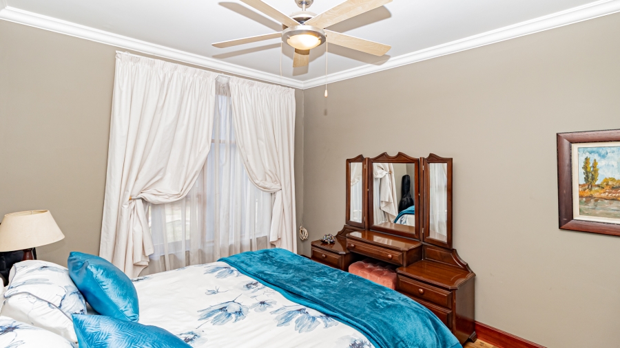 5 Bedroom Property for Sale in Garsfontein Gauteng