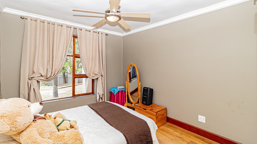 5 Bedroom Property for Sale in Garsfontein Gauteng