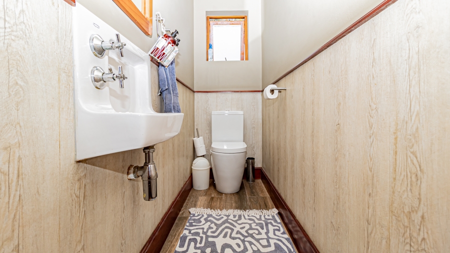 5 Bedroom Property for Sale in Garsfontein Gauteng