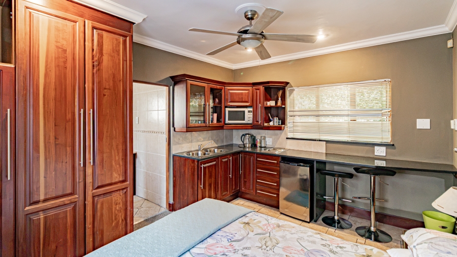 5 Bedroom Property for Sale in Garsfontein Gauteng