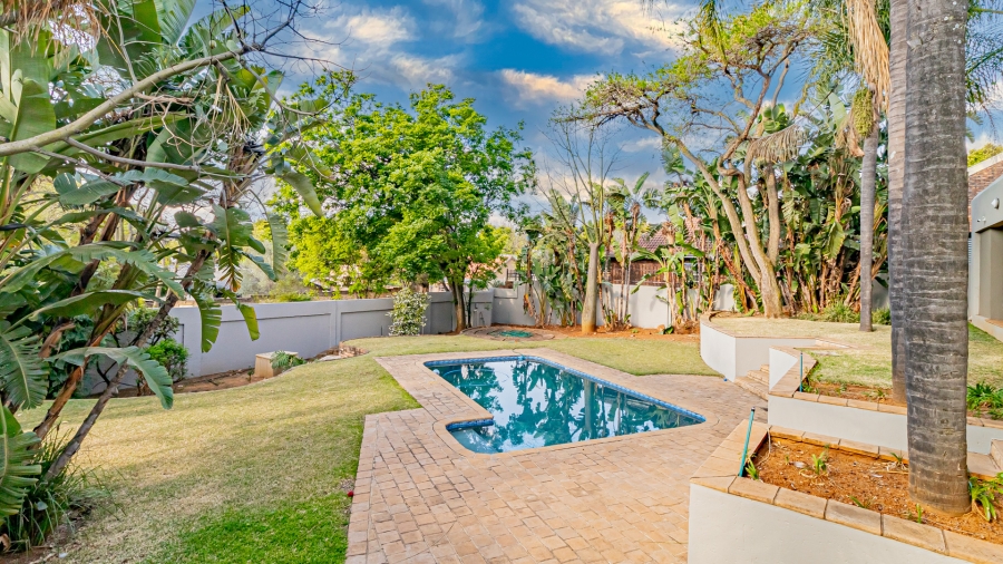 5 Bedroom Property for Sale in Garsfontein Gauteng