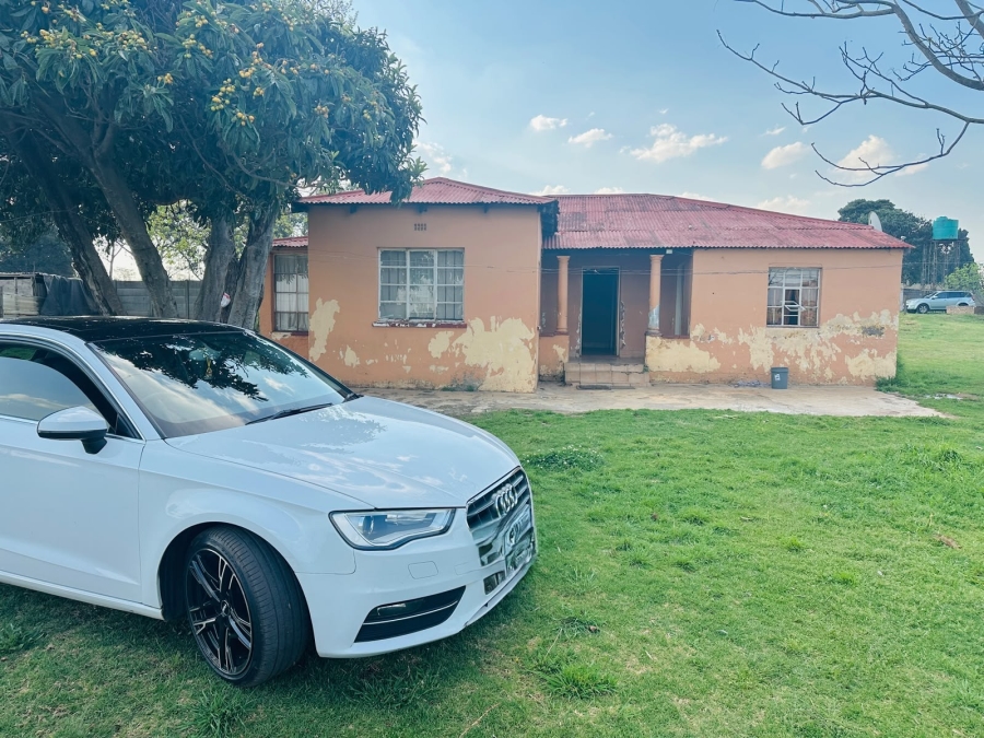 6 Bedroom Property for Sale in Twala Gauteng