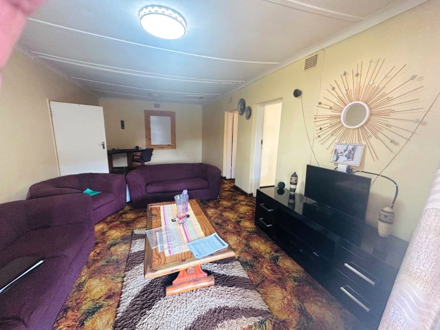 6 Bedroom Property for Sale in Twala Gauteng