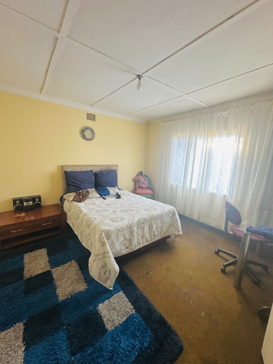 6 Bedroom Property for Sale in Twala Gauteng
