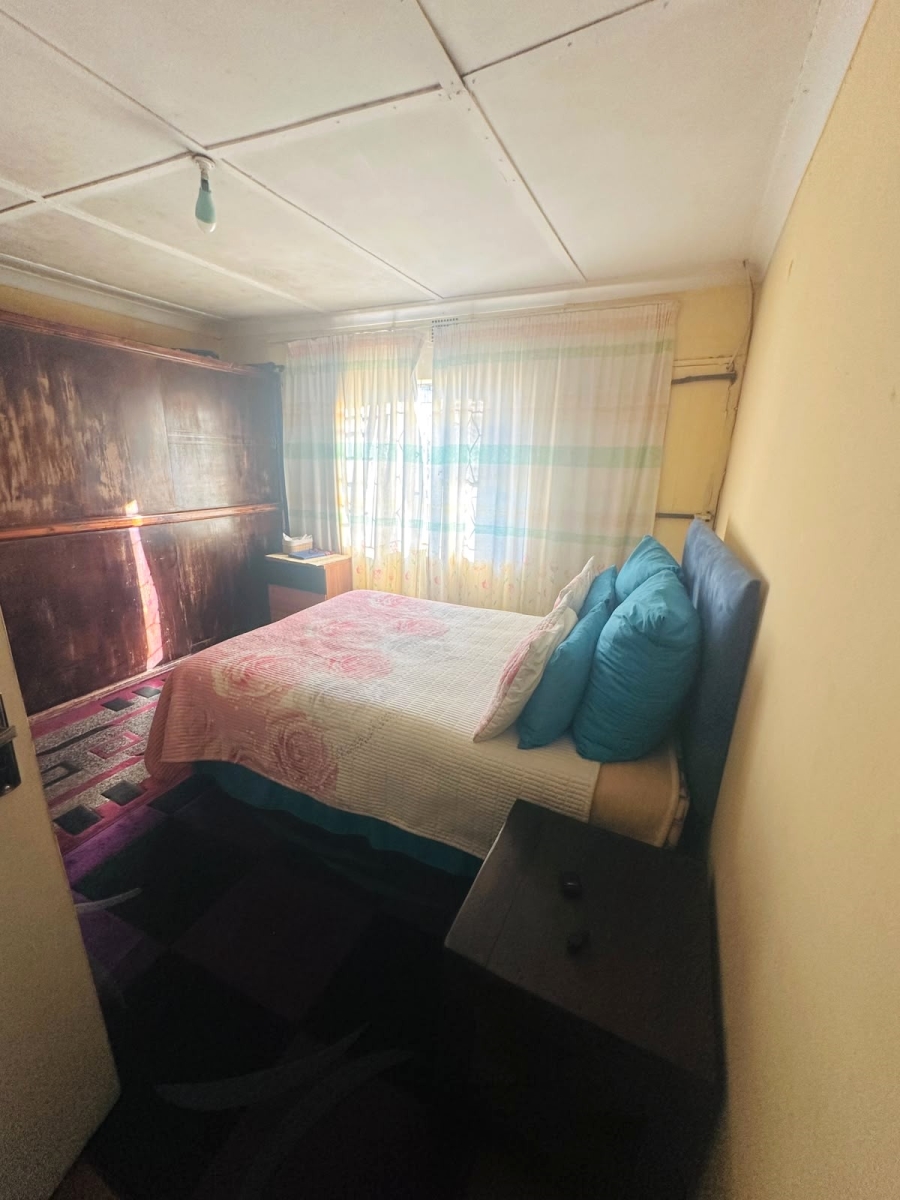 6 Bedroom Property for Sale in Twala Gauteng