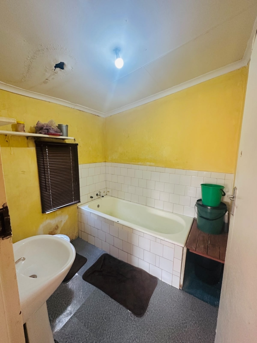 6 Bedroom Property for Sale in Twala Gauteng