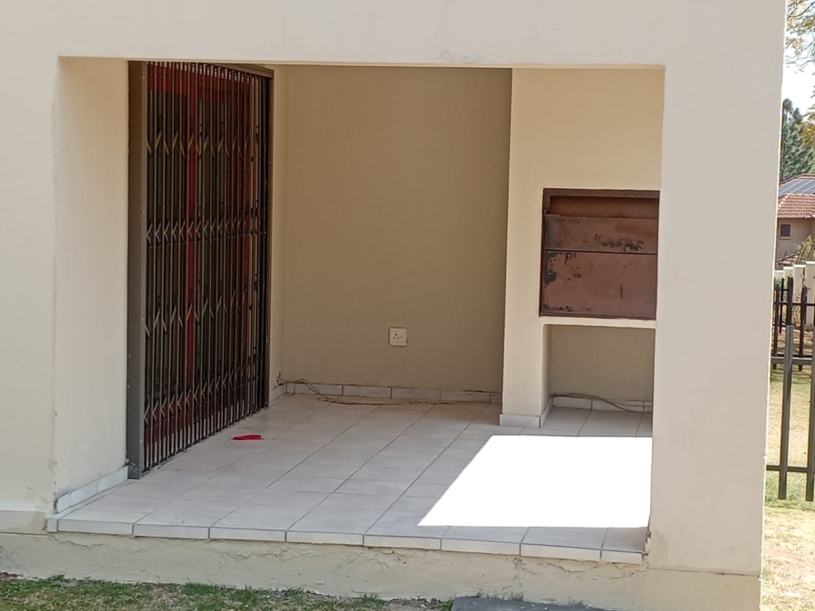 To Let 2 Bedroom Property for Rent in Paulshof Gauteng