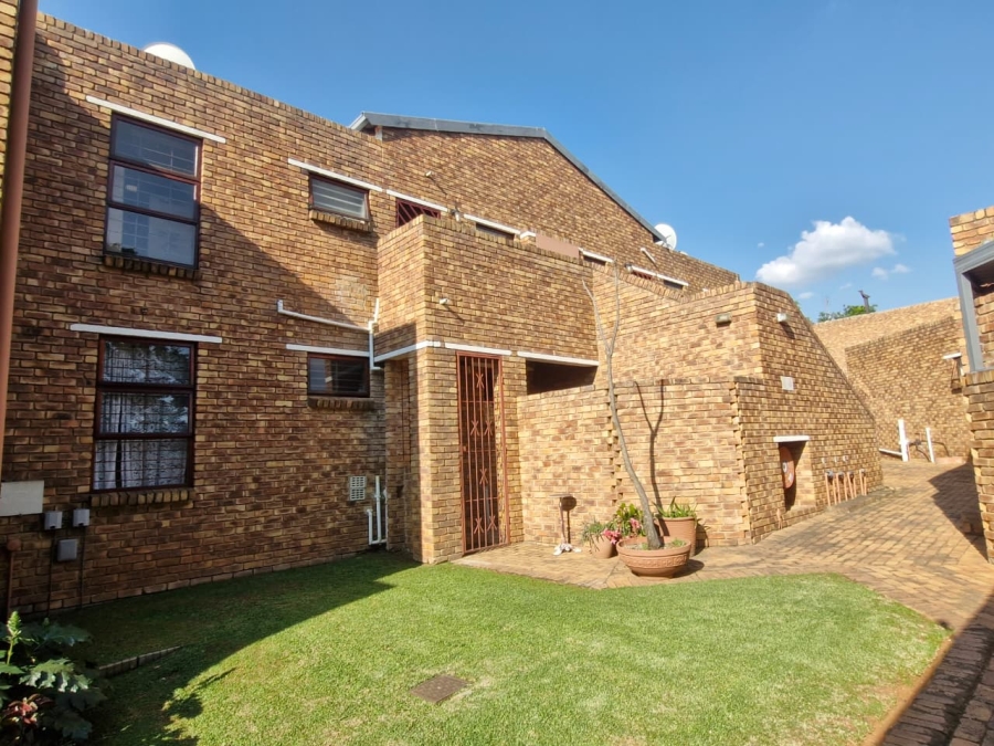 To Let 2 Bedroom Property for Rent in Allens Nek Gauteng