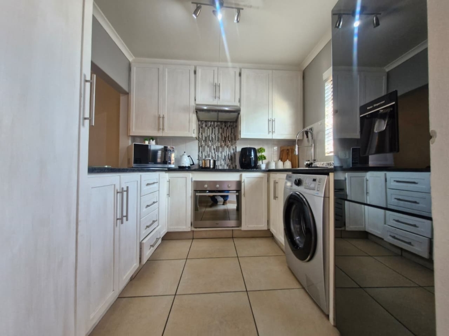 To Let 2 Bedroom Property for Rent in Allens Nek Gauteng