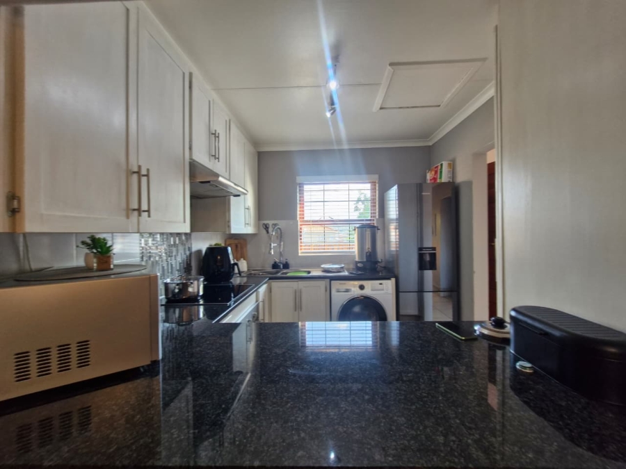 To Let 2 Bedroom Property for Rent in Allens Nek Gauteng