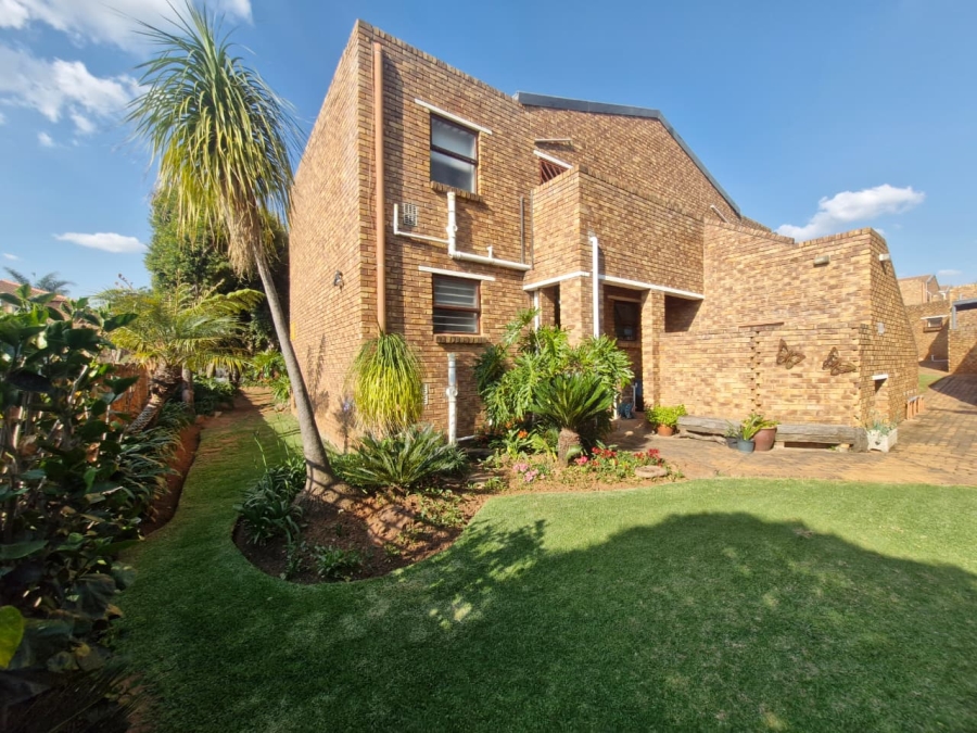 To Let 2 Bedroom Property for Rent in Allens Nek Gauteng