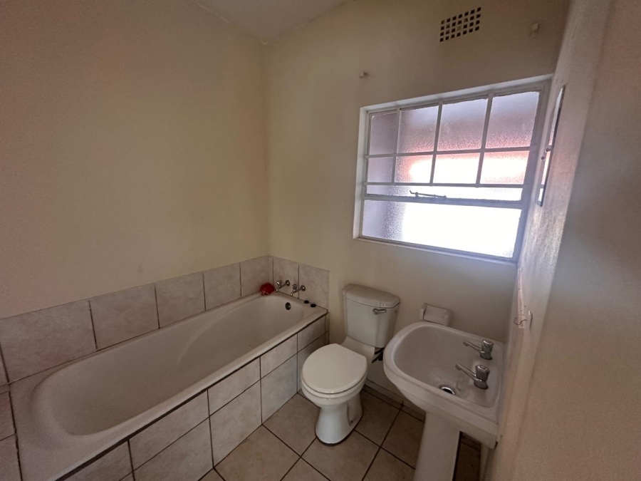 2 Bedroom Property for Sale in Crystal Park Gauteng