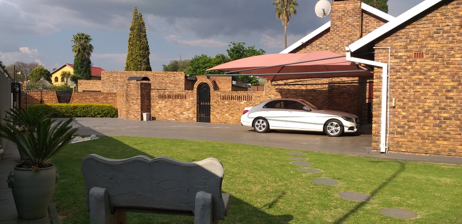 3 Bedroom Property for Sale in Crystal Park Gauteng
