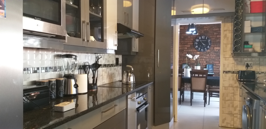 3 Bedroom Property for Sale in Crystal Park Gauteng