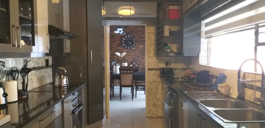 3 Bedroom Property for Sale in Crystal Park Gauteng