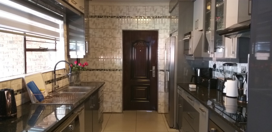 3 Bedroom Property for Sale in Crystal Park Gauteng