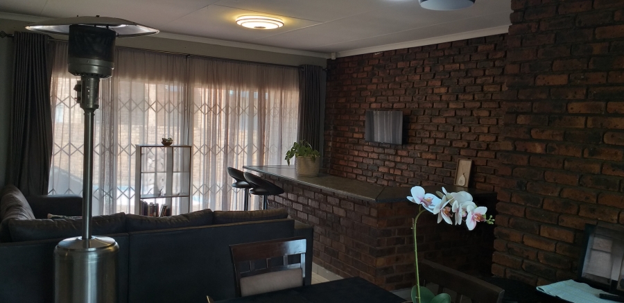 3 Bedroom Property for Sale in Crystal Park Gauteng