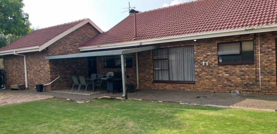 3 Bedroom Property for Sale in Crystal Park Gauteng
