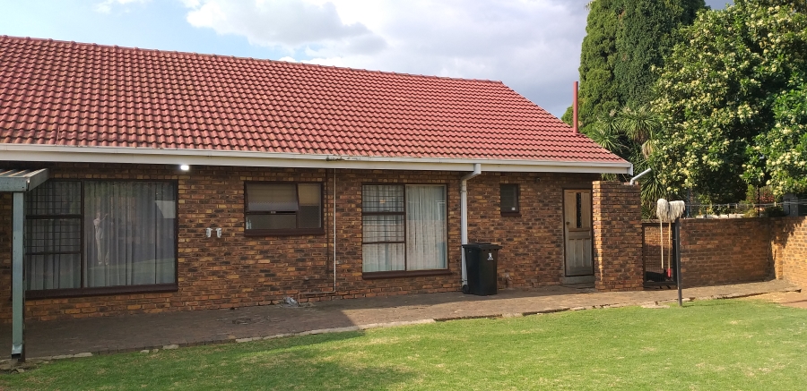 3 Bedroom Property for Sale in Crystal Park Gauteng