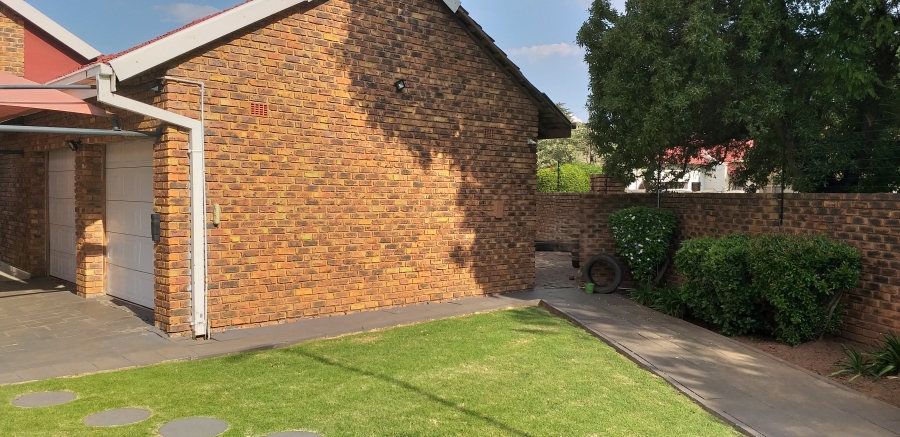 3 Bedroom Property for Sale in Crystal Park Gauteng