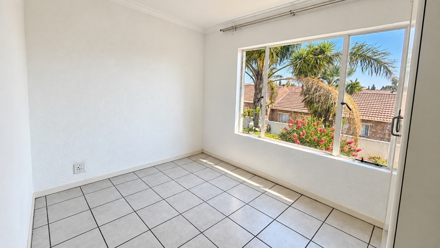 2 Bedroom Property for Sale in Glen Marais Gauteng