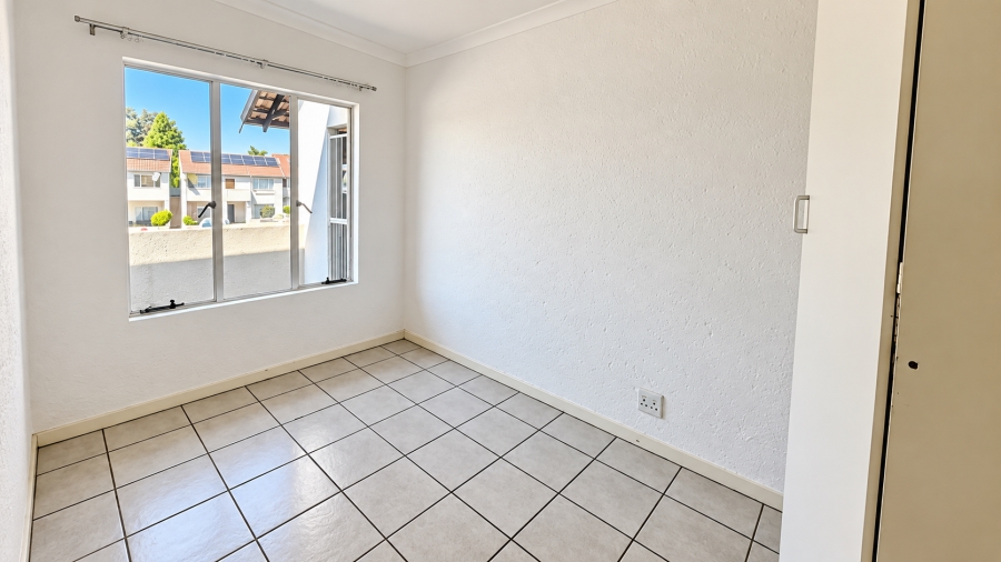 2 Bedroom Property for Sale in Glen Marais Gauteng