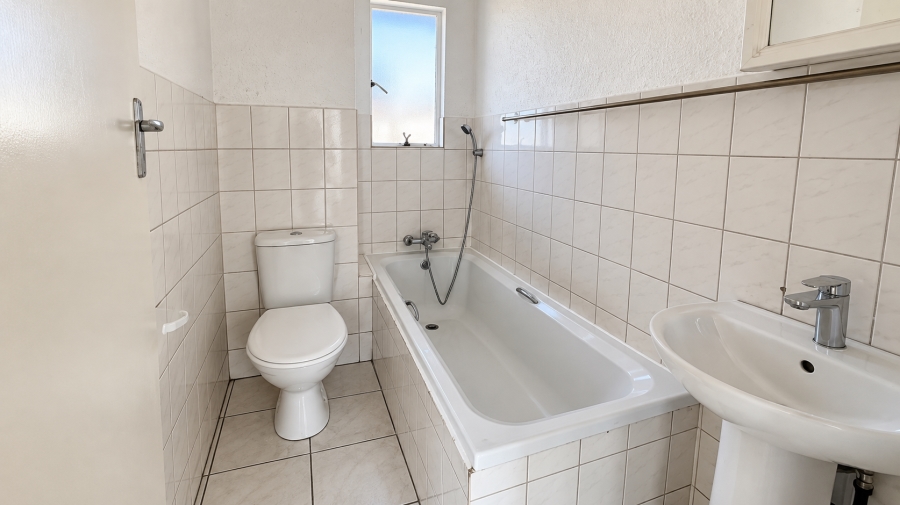 2 Bedroom Property for Sale in Glen Marais Gauteng