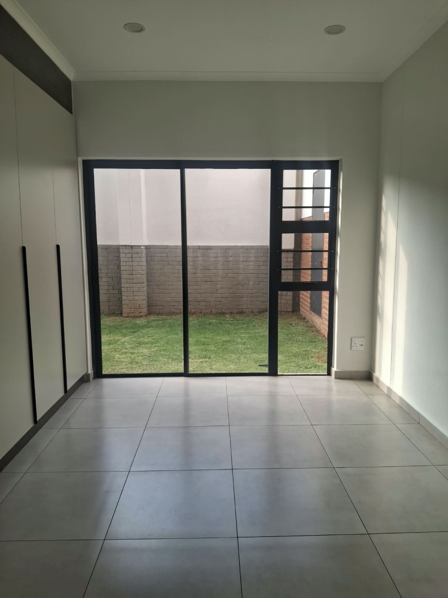 To Let 1 Bedroom Property for Rent in Greenstone Hill Gauteng