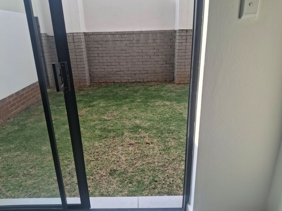 To Let 1 Bedroom Property for Rent in Greenstone Hill Gauteng