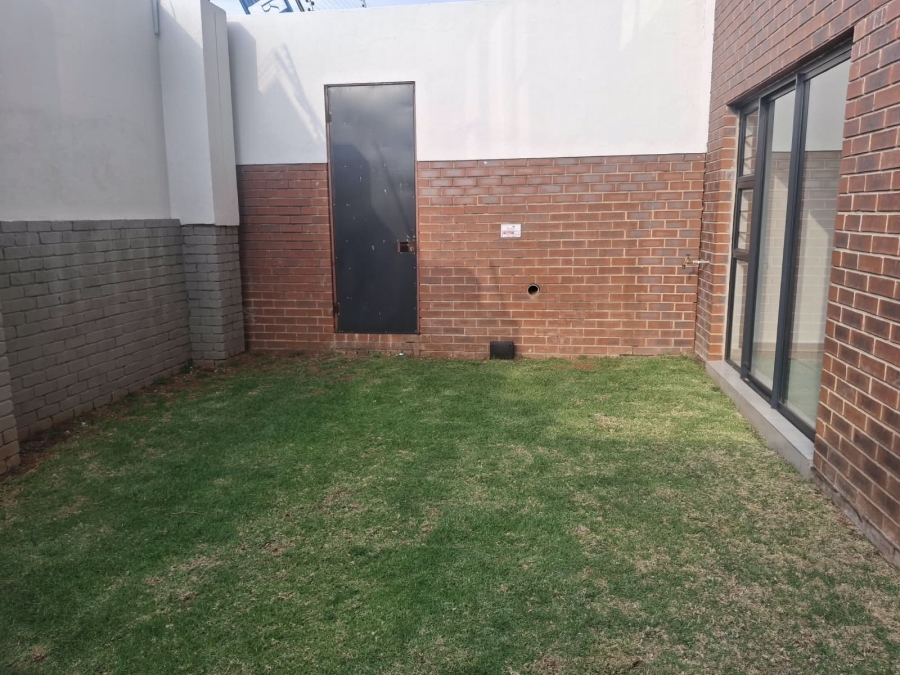 To Let 1 Bedroom Property for Rent in Greenstone Hill Gauteng
