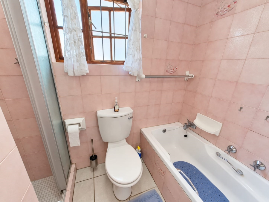 2 Bedroom Property for Sale in Bromhof Gauteng