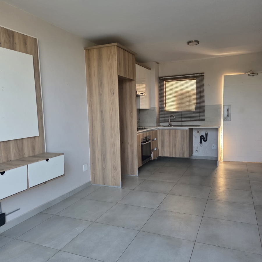 1 Bedroom Property for Sale in Lombardy Estate Gauteng