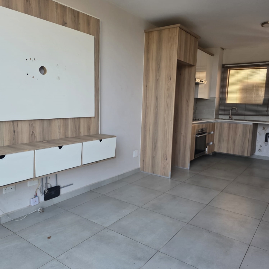 1 Bedroom Property for Sale in Lombardy Estate Gauteng