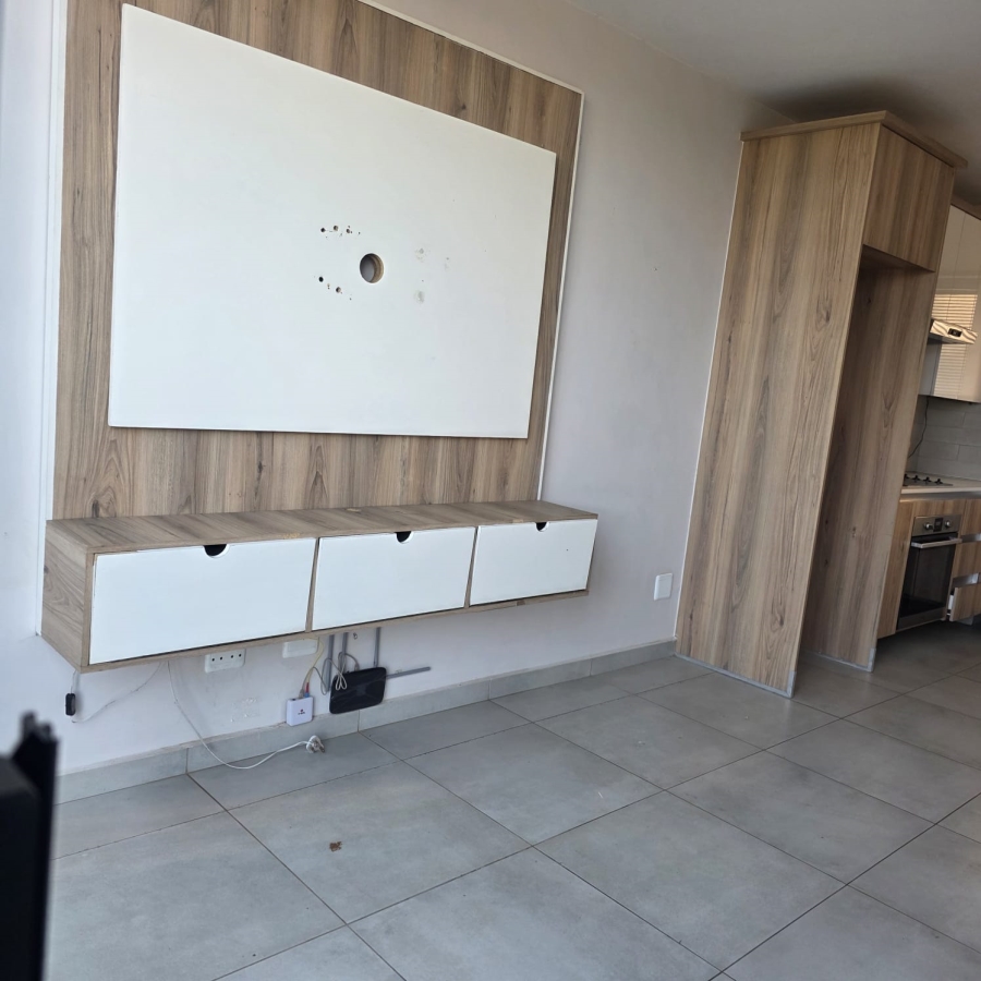 1 Bedroom Property for Sale in Lombardy Estate Gauteng
