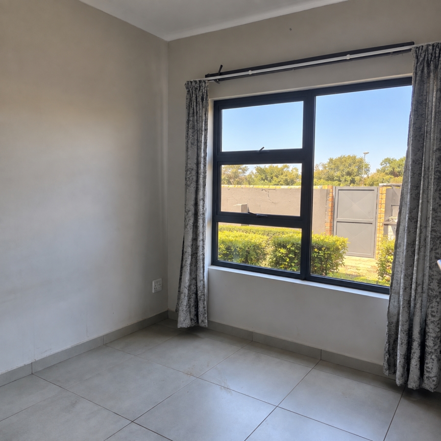 1 Bedroom Property for Sale in Lombardy Estate Gauteng