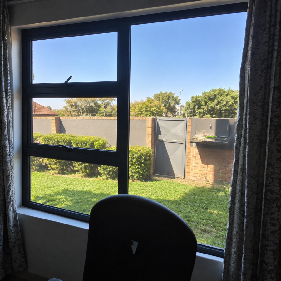 1 Bedroom Property for Sale in Lombardy Estate Gauteng