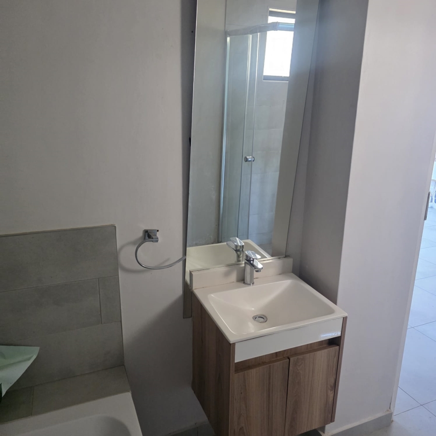 1 Bedroom Property for Sale in Lombardy Estate Gauteng