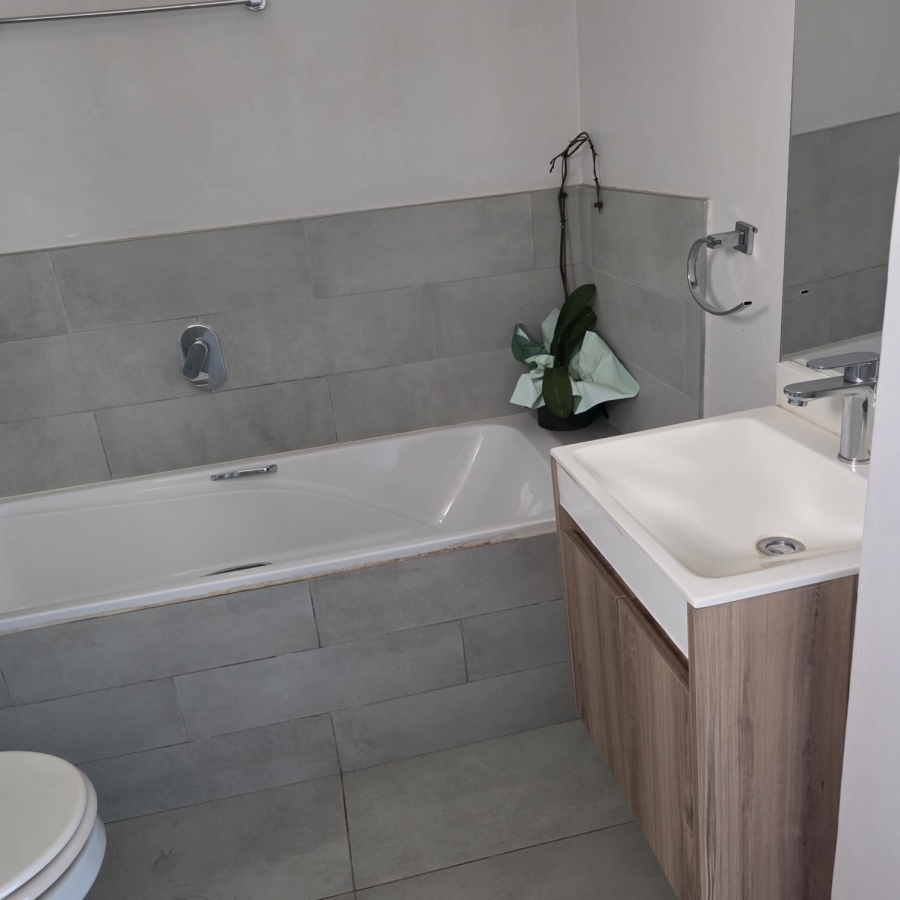 1 Bedroom Property for Sale in Lombardy Estate Gauteng