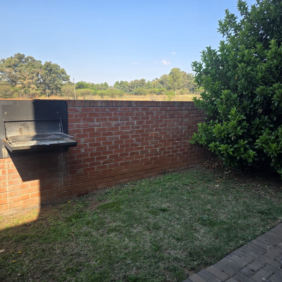 1 Bedroom Property for Sale in Lombardy Estate Gauteng