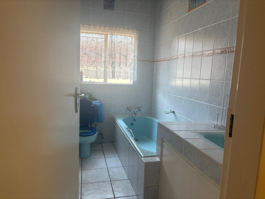 To Let 4 Bedroom Property for Rent in Capital Park Gauteng