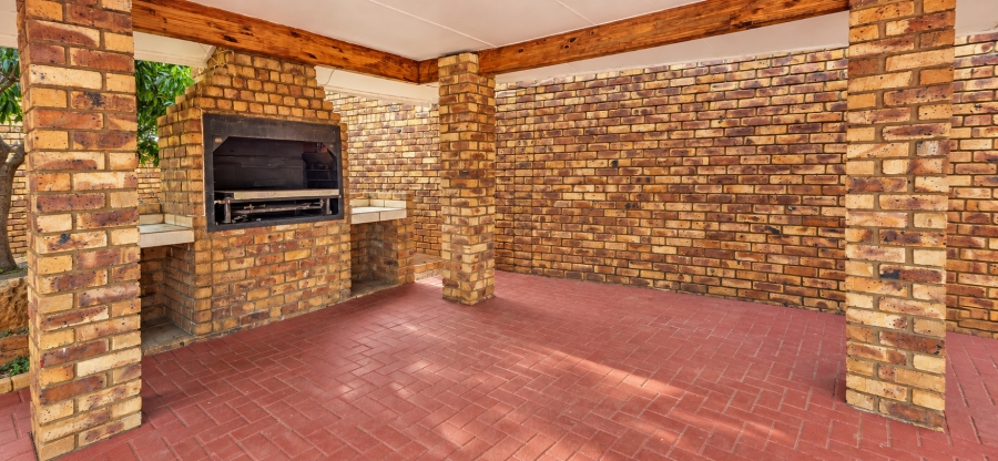 5 Bedroom Property for Sale in Wonderboom Gauteng