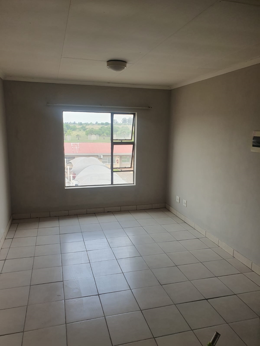 1 Bedroom Property for Sale in Vanderbijlpark CW 5 Gauteng