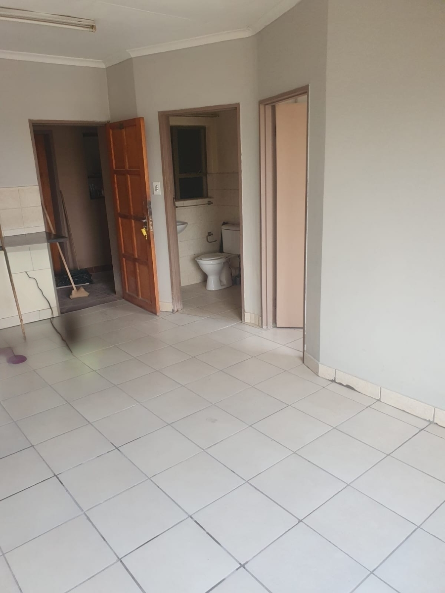 1 Bedroom Property for Sale in Vanderbijlpark CW 5 Gauteng