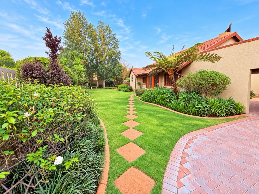To Let 3 Bedroom Property for Rent in Glen Marais Gauteng