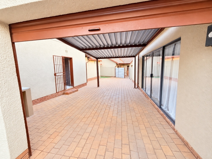 To Let 3 Bedroom Property for Rent in Glen Marais Gauteng