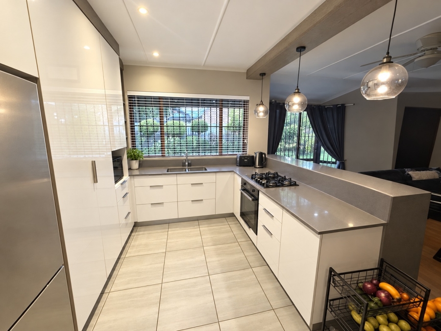 To Let 3 Bedroom Property for Rent in Glen Marais Gauteng
