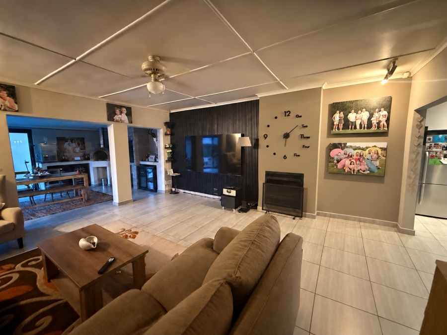 To Let 3 Bedroom Property for Rent in Glen Marais Gauteng