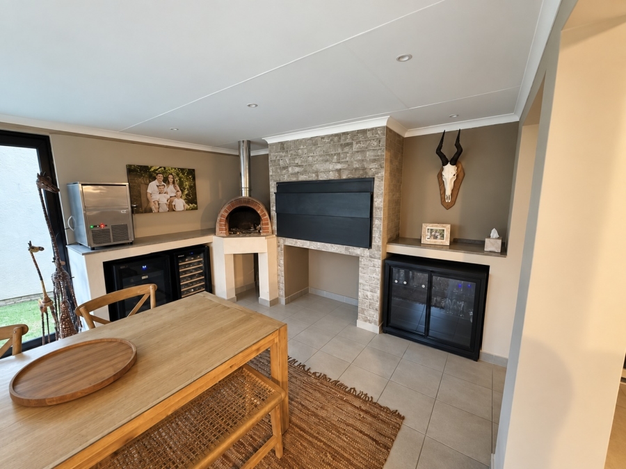 To Let 3 Bedroom Property for Rent in Glen Marais Gauteng